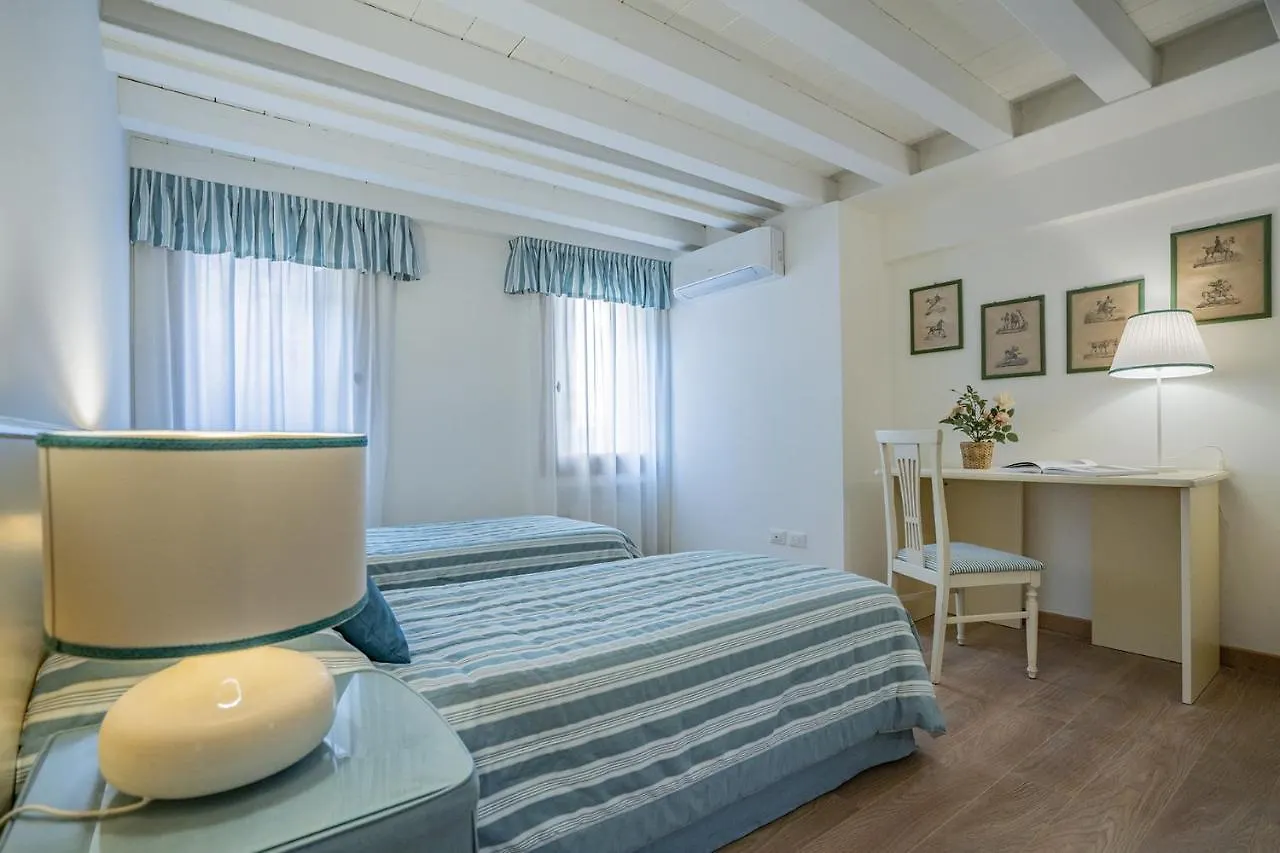 Apartment Ca' Dei Musicanti 2 Charming Apt In Cannaregio Venice Italy